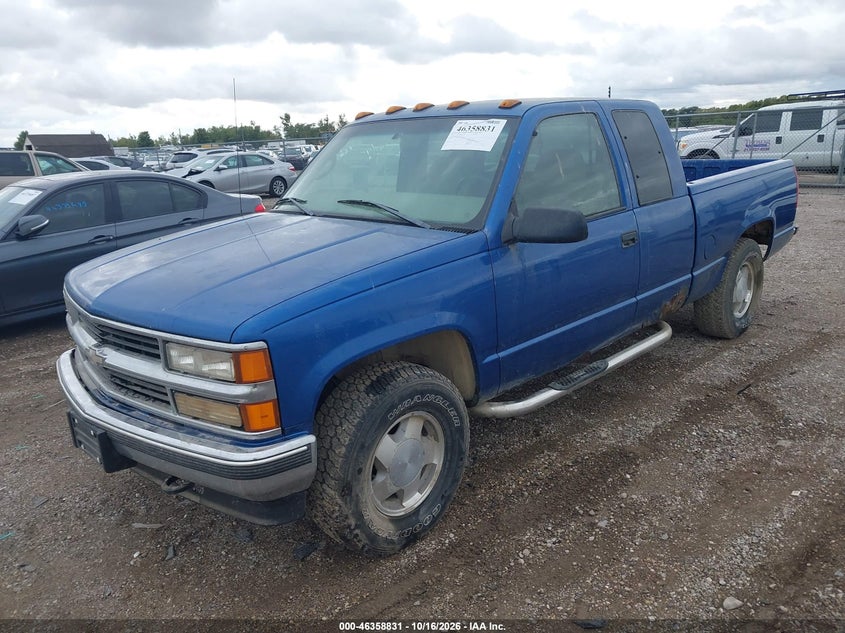 1997 Chevrolet K1500 Fleetside, Normal Wear & Tear, IAAI, VIN 1GBEK19R7VE269876 — photo 2