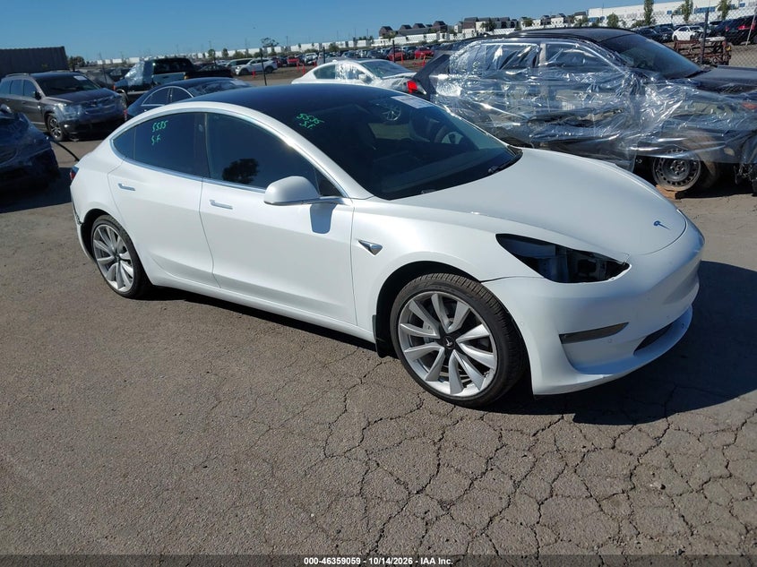 TESLA MODEL 3 - zdjęcie 1