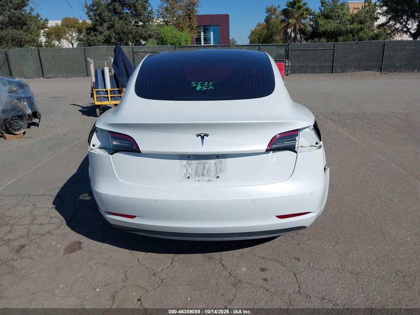 TESLA MODEL 3 - zdjęcie 17