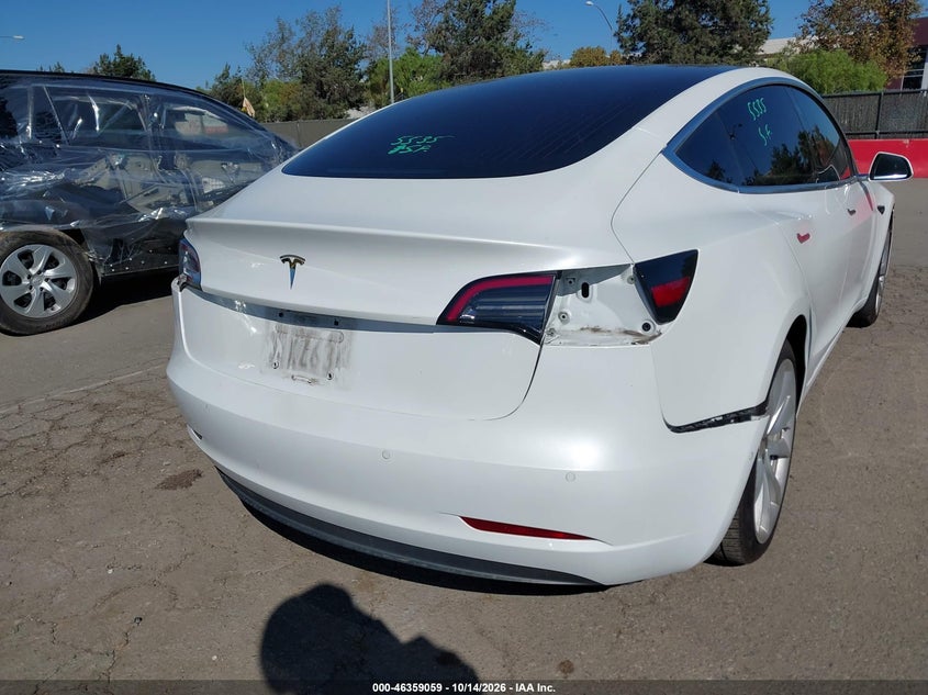 TESLA MODEL 3 - zdjęcie 20