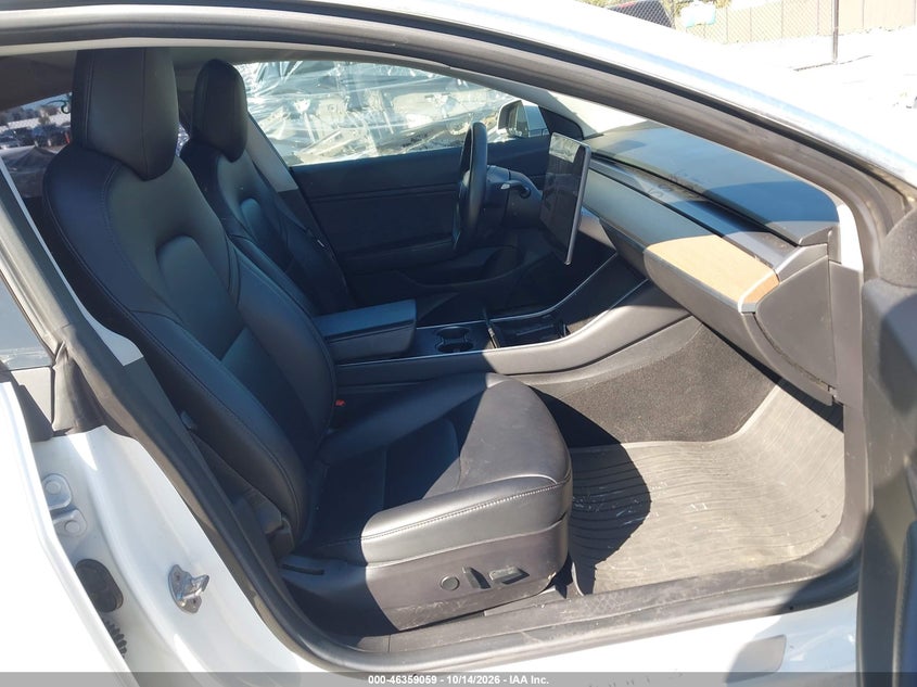 TESLA MODEL 3 - zdjęcie 5
