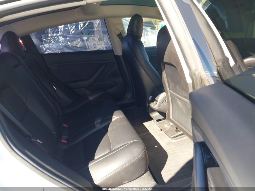 TESLA MODEL 3 - zdjęcie 8