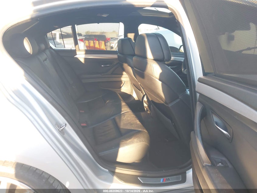 2011 BMW 5 SERIES 550I · Фото 8