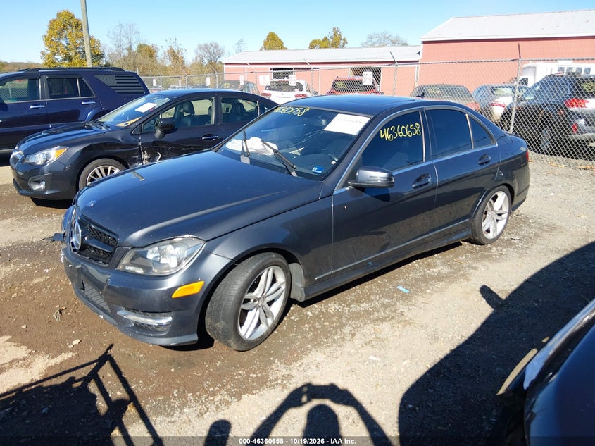 2013 Mercedes-Benz C 300 Sport 4Matic, Front End, IAAI, VIN WDDGF8AB3DR245104 — photo 2