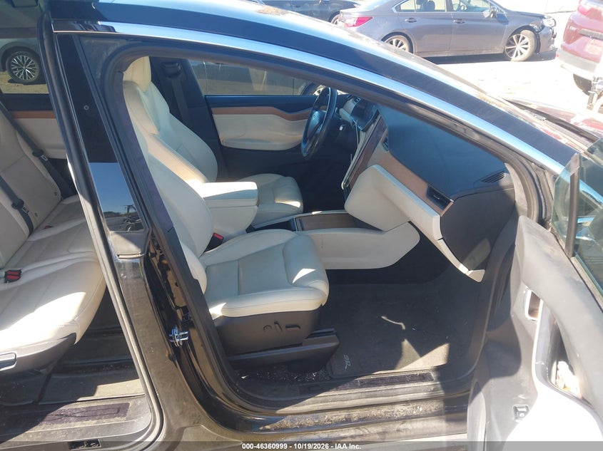 TESLA MODEL X - zdjęcie 5