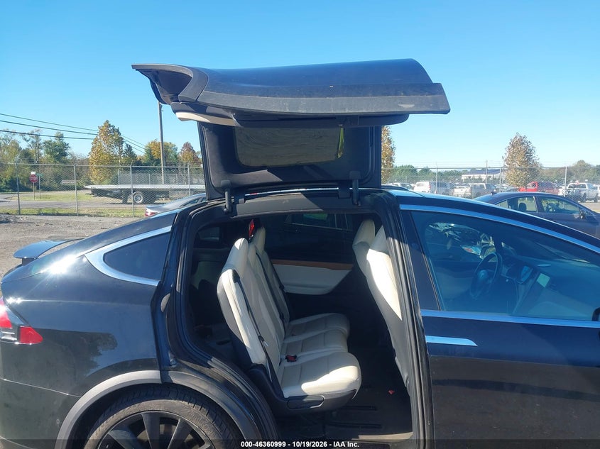 TESLA MODEL X - zdjęcie 8