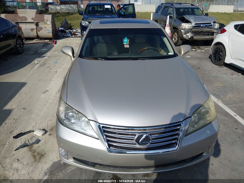2010 LEXUS ES 350 · Photo 11