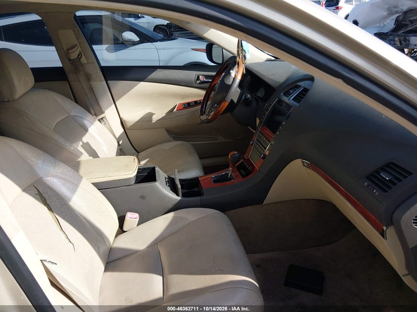 2010 LEXUS ES 350 · Photo 5