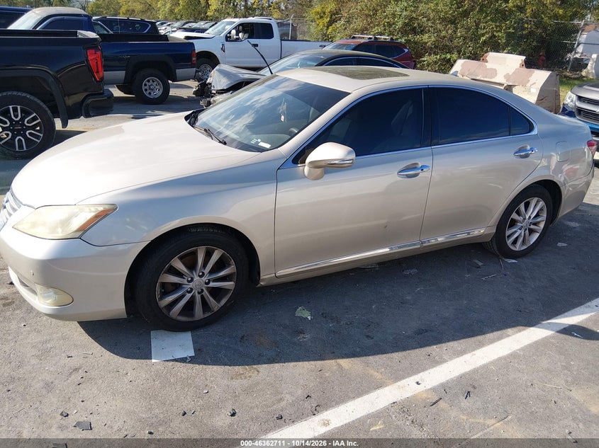 2010 LEXUS ES 350 · Photo 6