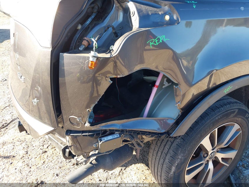 TOYOTA RAV4 - zdjęcie 17
