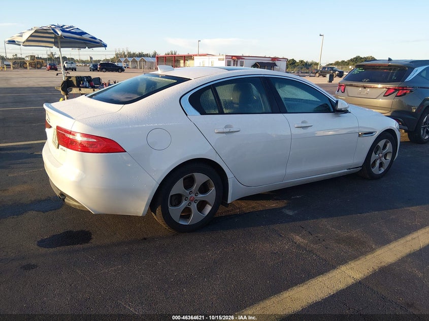 Vin: sajar4fx8jcp38149, lot: 46864933, jaguar xe 25t 20184