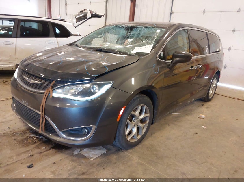 2018 Chrysler Pacifica Touring Plus, Front End, IAAI, VIN 2C4RC1FG5JR125768 — photo 2