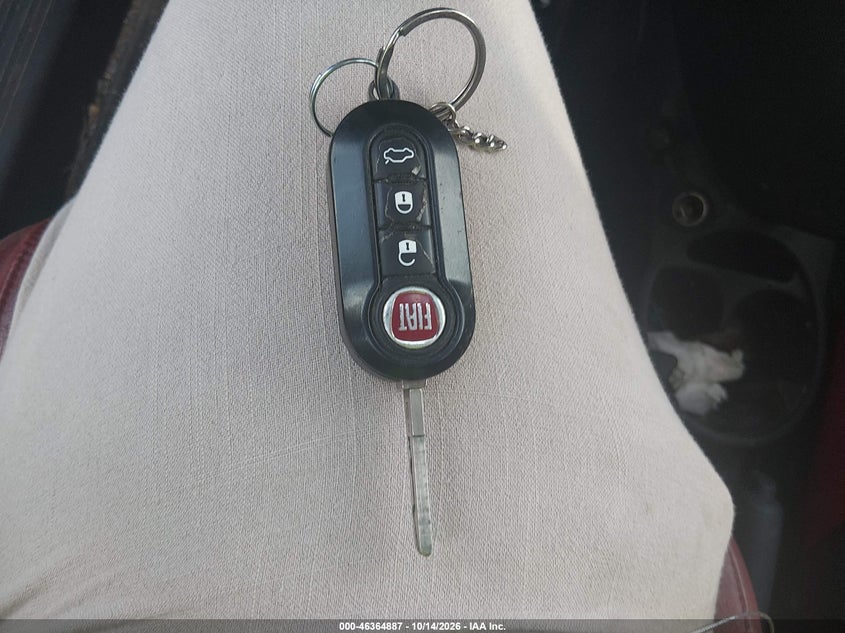 2012 FIAT 500 LOUNGE · Фото 11