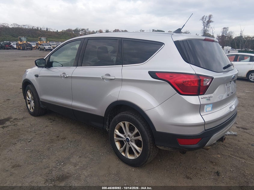 Vin: 1fmcu9gd2kub80541, lot: 46865404, ford escape se 20193