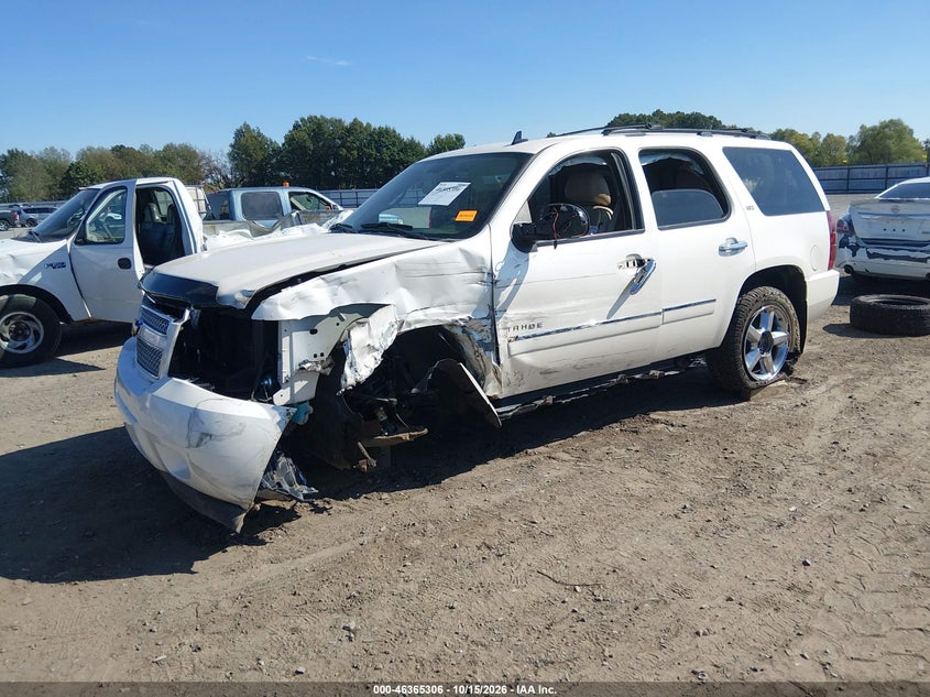 2013 Chevrolet Tahoe Ltz, Левый бок, IAAI, VIN 1GNSKCE06DR230888 — фото 2
