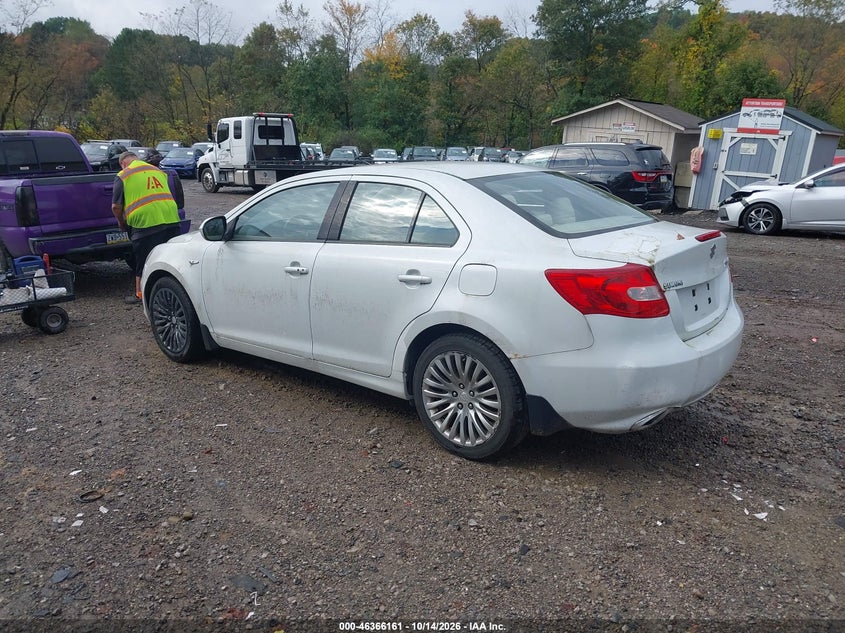 2012 SUZUKI KIZASHI SE · Фото 3