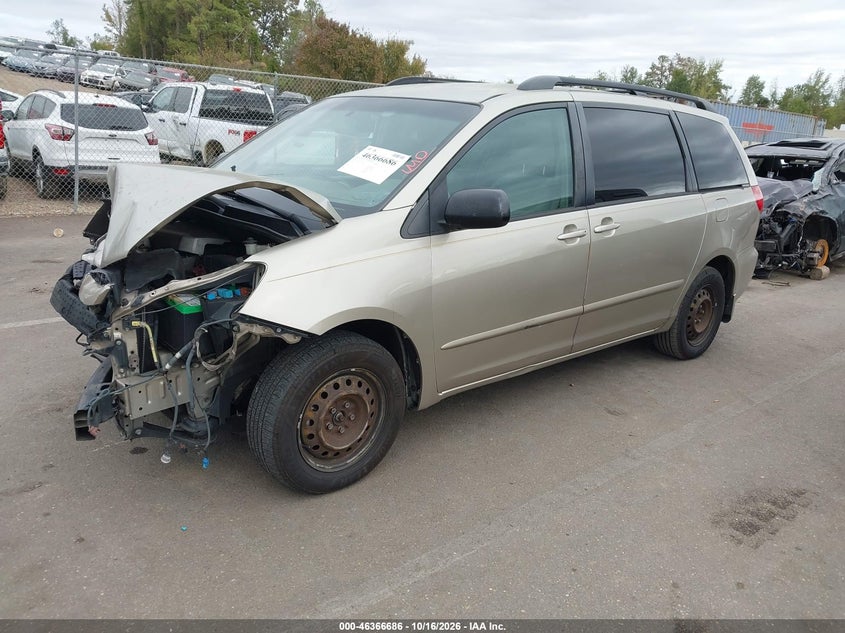 2009 Toyota Sienna Le, Front End, IAAI, VIN 5TDZK23C59S265753 — photo 2