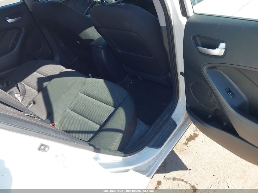 2017 KIA FORTE LX · Photo 4