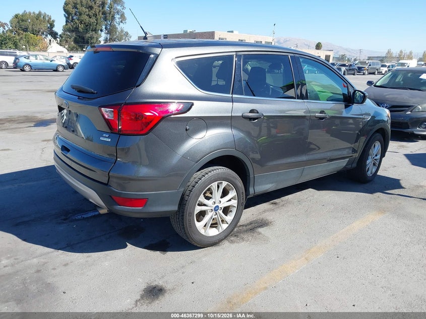 Vin: 1fmcu0gd2kuc06034, lot: 46867627, ford escape se 20194