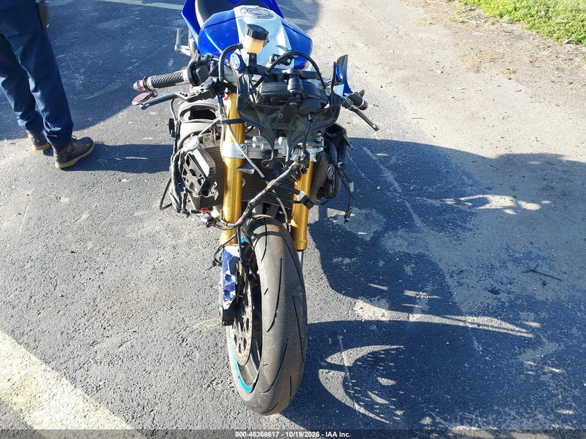 YAMAHA YZFR1 2010