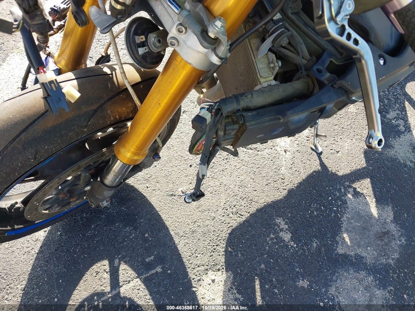 YAMAHA YZFR1 2010