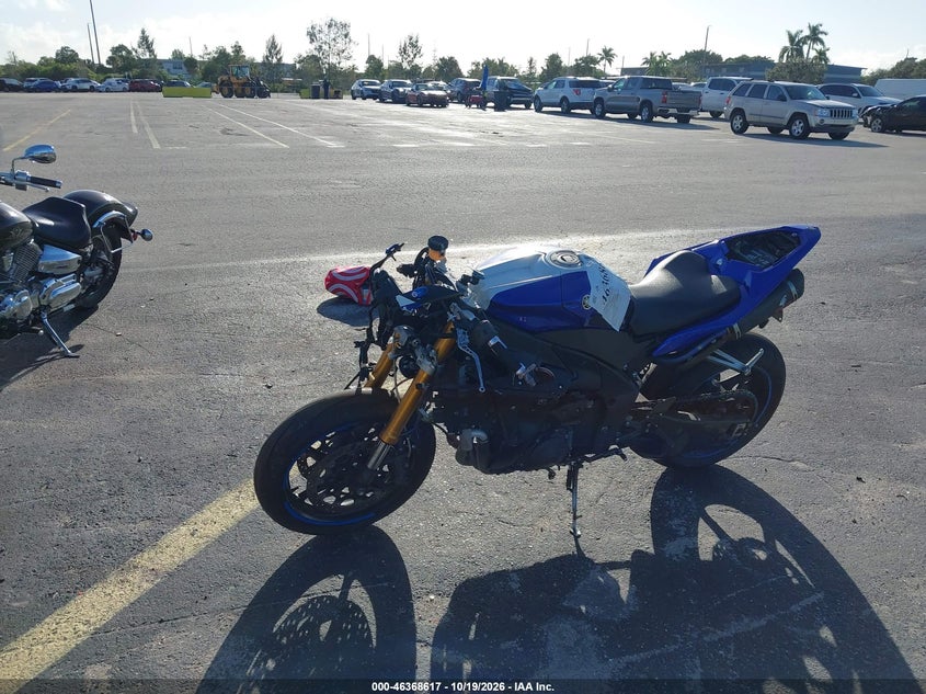 YAMAHA YZFR1 2010