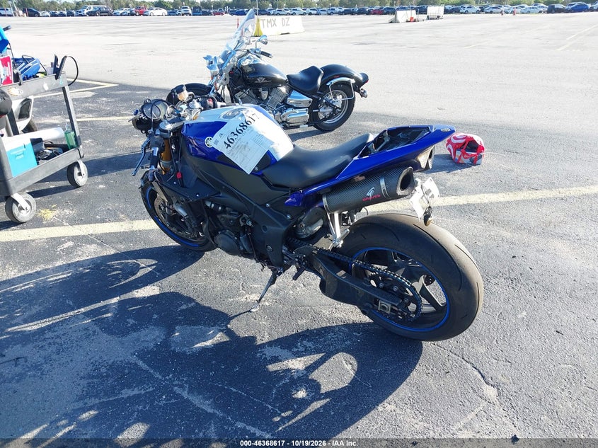 YAMAHA YZFR1 2010
