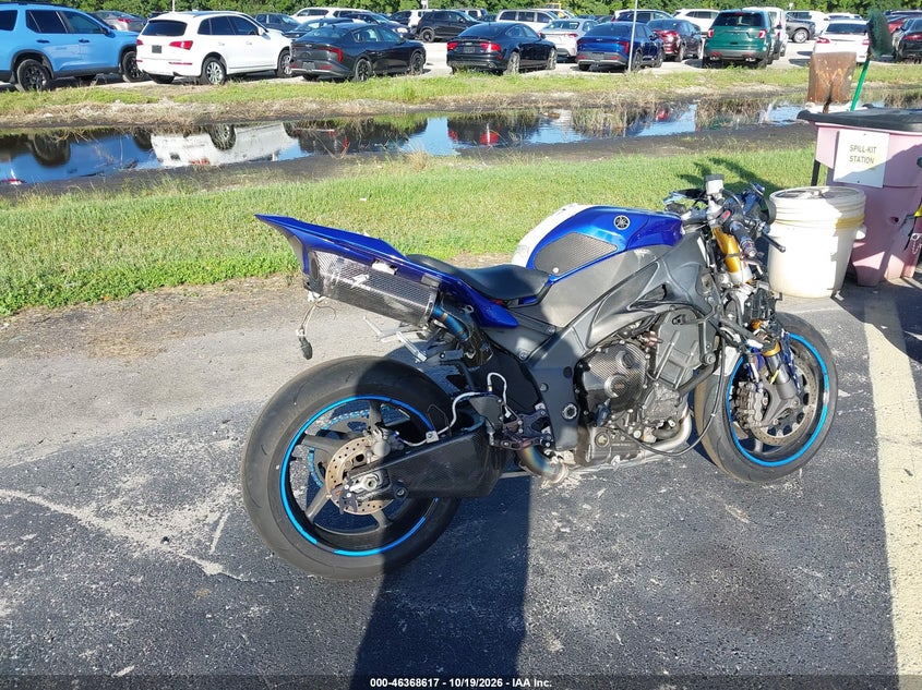 YAMAHA YZFR1 2010