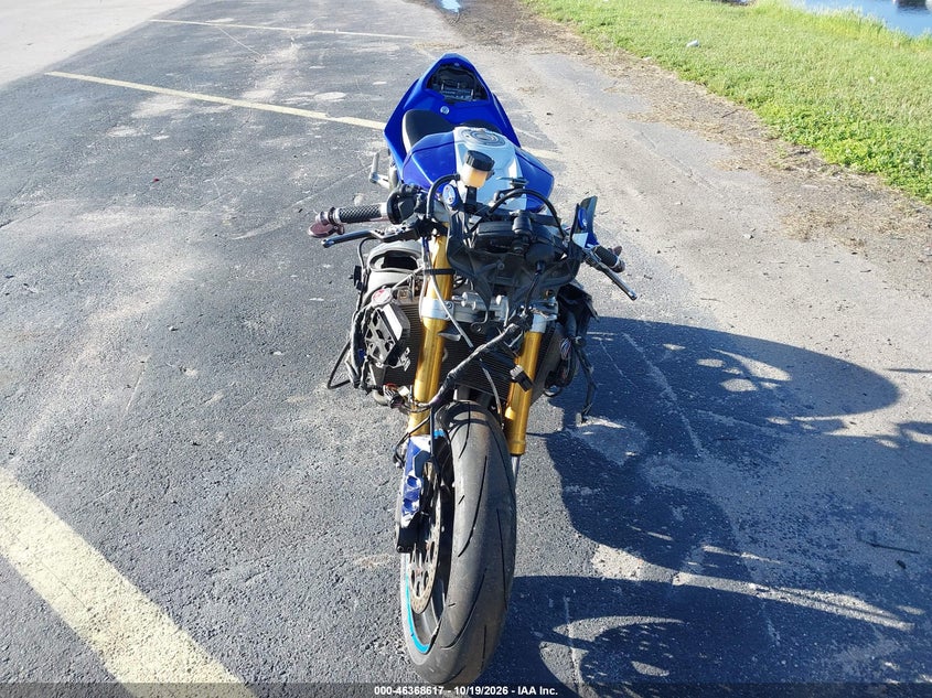 YAMAHA YZFR1 2010