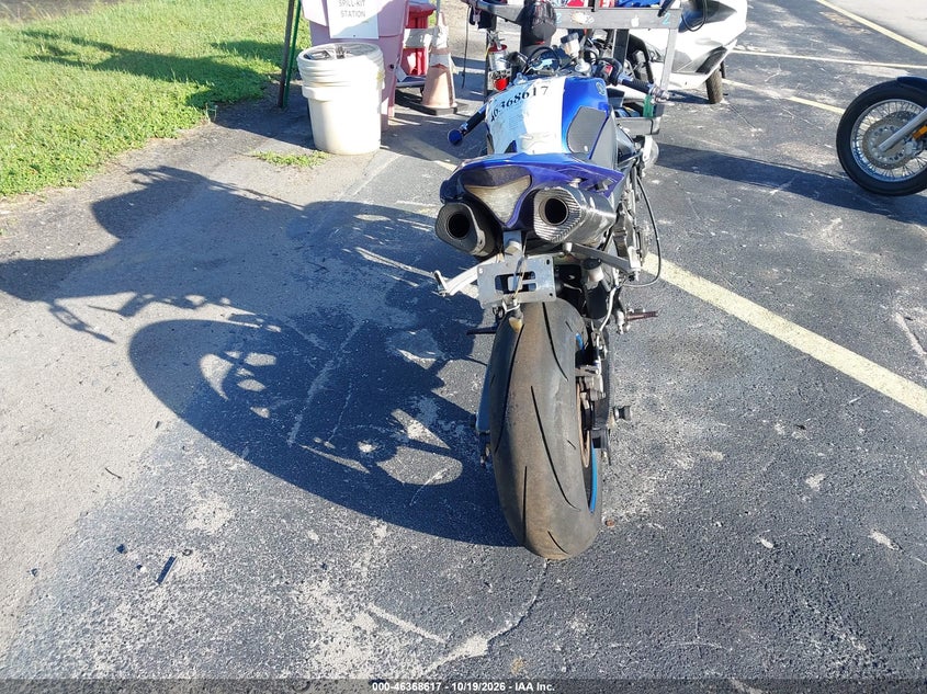 YAMAHA YZFR1 2010