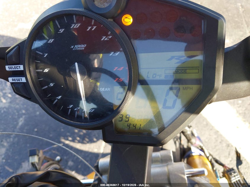 YAMAHA YZFR1 2010