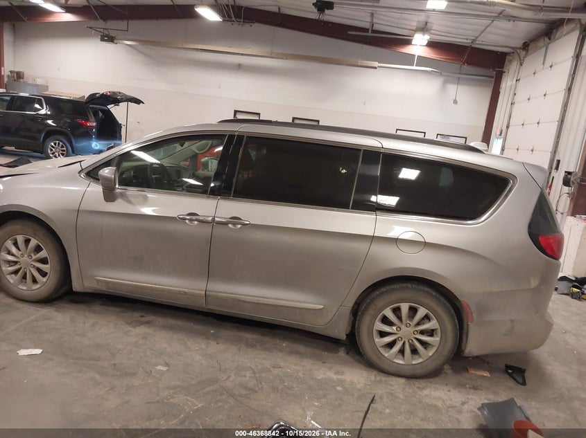 Vin: 2c4rc1bg6hr739633, lot: 46869175, chrysler pacifica touring-l 20173