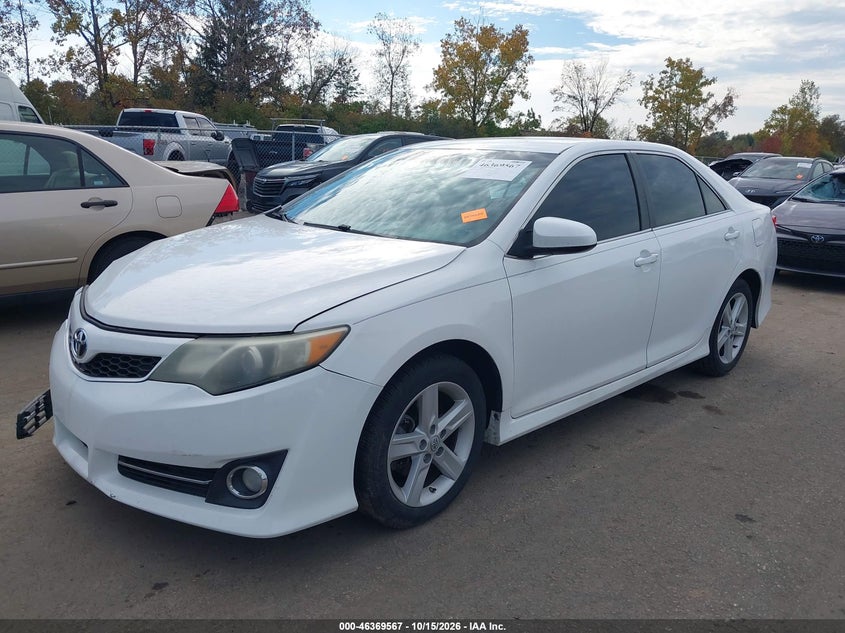 2014 Toyota Camry Se, Front End, IAAI, VIN 4T1BF1FK0EU433996 — photo 2