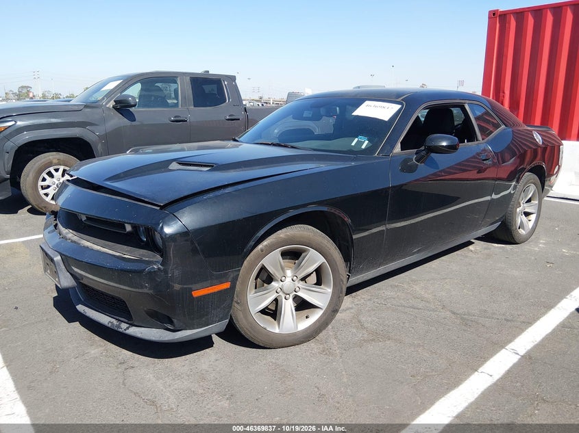 2018 DODGE CHALLENGER SXT · Photo 2