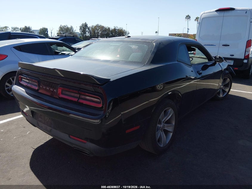 2018 DODGE CHALLENGER SXT · Photo 4