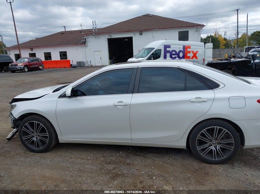 TOYOTA CAMRY - zdjęcie 15