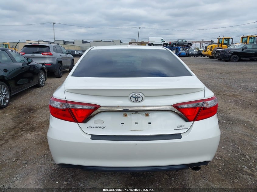 TOYOTA CAMRY - zdjęcie 17