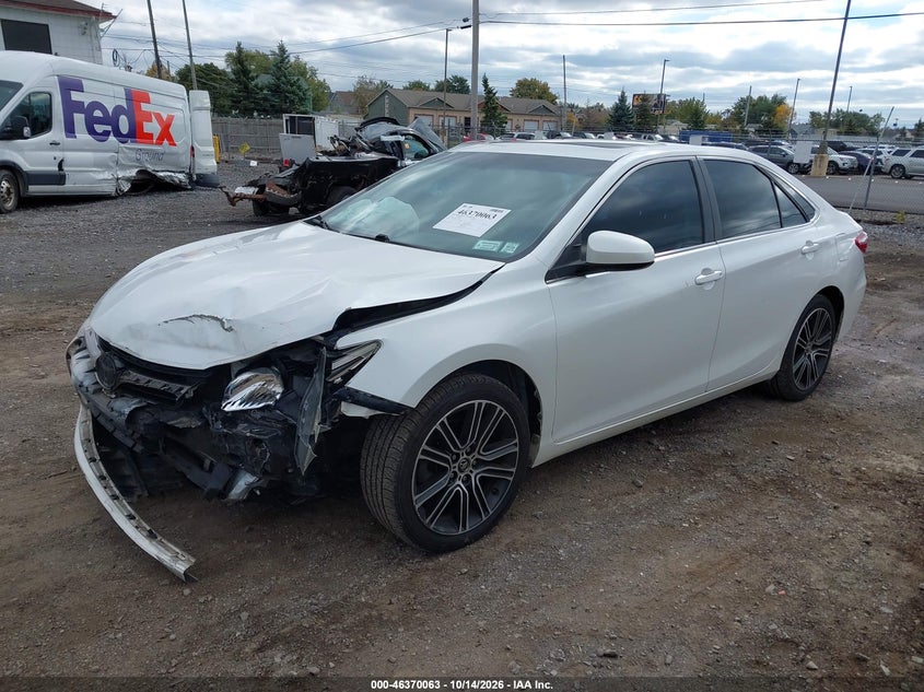 TOYOTA CAMRY - zdjęcie 2