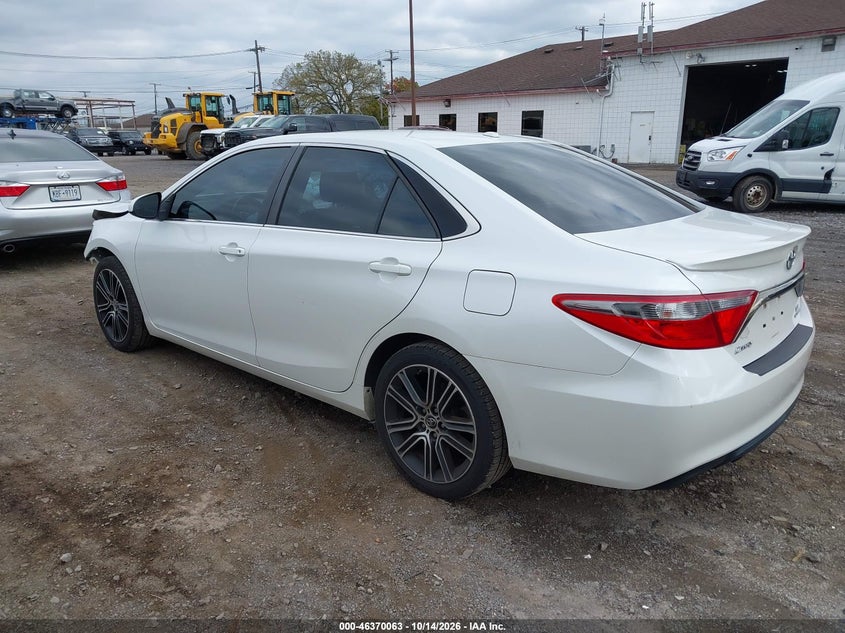 TOYOTA CAMRY - zdjęcie 3