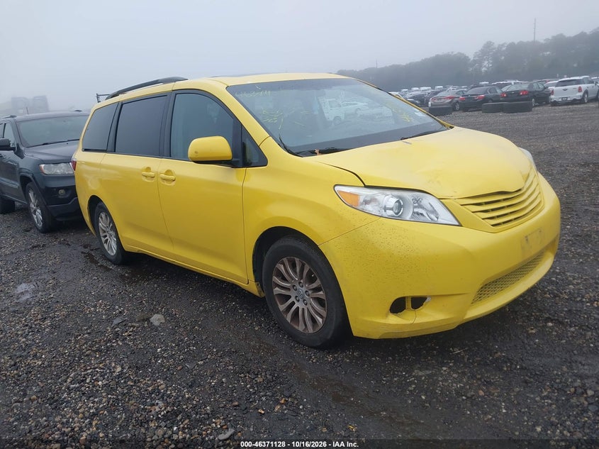 TOYOTA SIENNA - zdjęcie 1