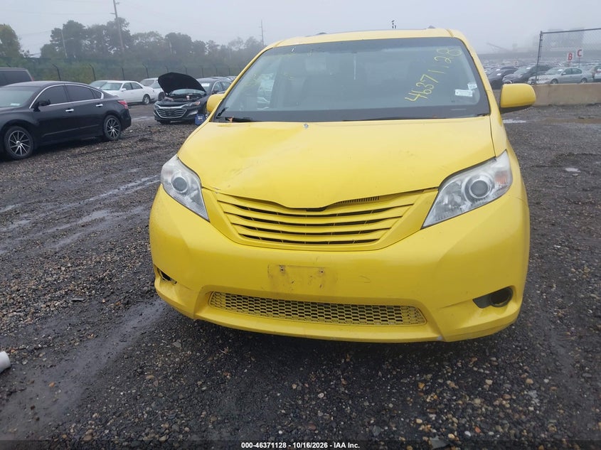 TOYOTA SIENNA - zdjęcie 12