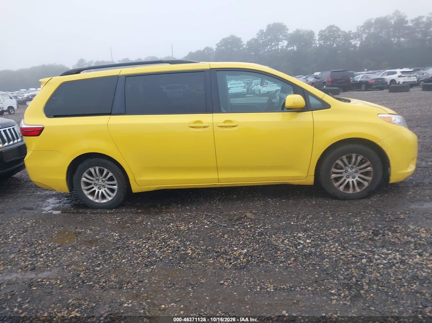 TOYOTA SIENNA - zdjęcie 13