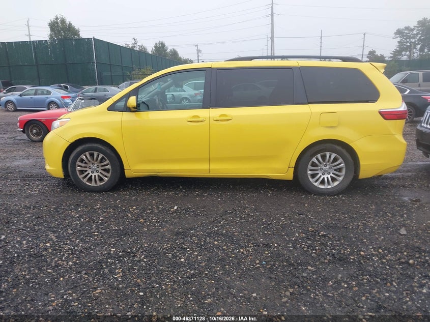 TOYOTA SIENNA - zdjęcie 14