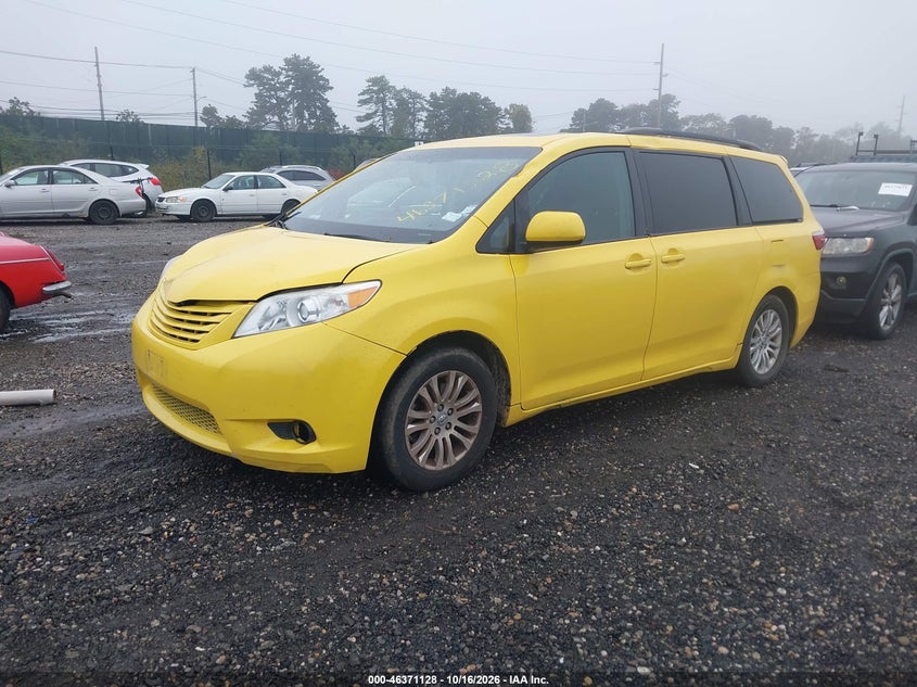 TOYOTA SIENNA - zdjęcie 2
