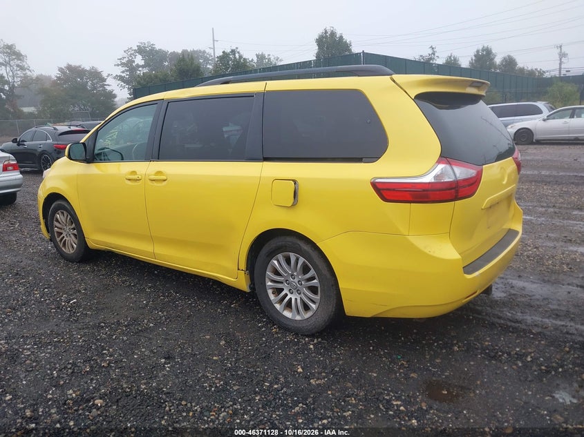 TOYOTA SIENNA - zdjęcie 3