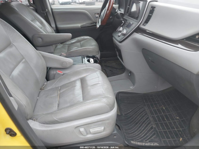 TOYOTA SIENNA - zdjęcie 5