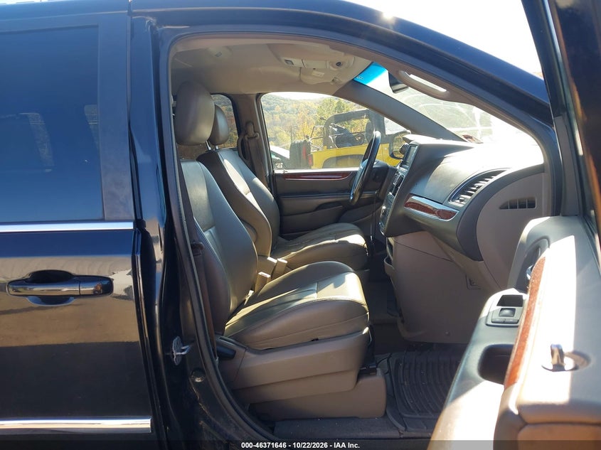 2013 CHRYSLER TOWN & COUNTRY TOURING · Фото 5