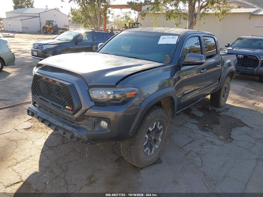 2016 Toyota Tacoma Trd Off Road, Перёд и зад, IAAI, VIN 3TMCZ5AN9GM005568 — фото 2
