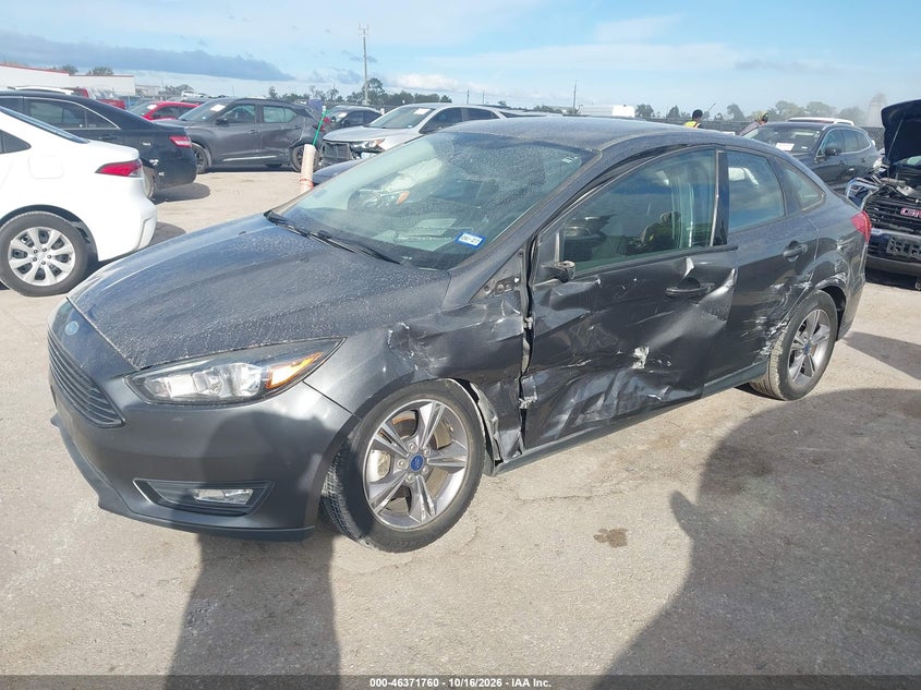 2018 Ford Focus Se, Left Side, IAAI, VIN 1FADP3FE1JL229150 — photo 2
