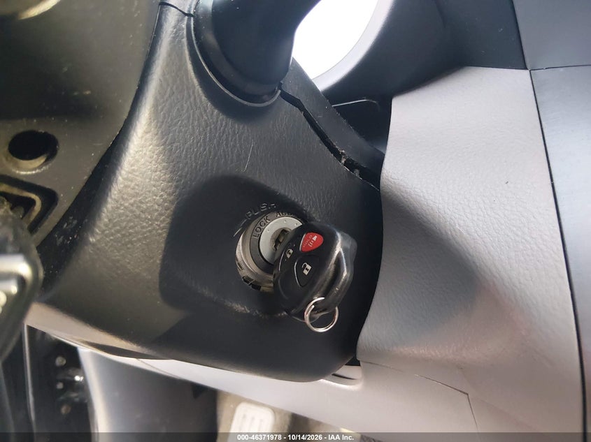 2008 TOYOTA RAV4 · Фото 11